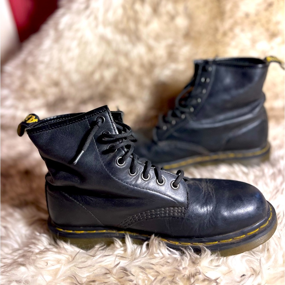 Dr. Marten’s 1460 black leather boot men’s 8